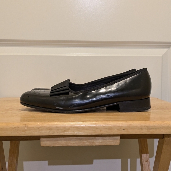 Bow-Tie 6 1/2 Men's Leather Loafers with Black Bows and Skull and Crossbones - Picture 5 of 16